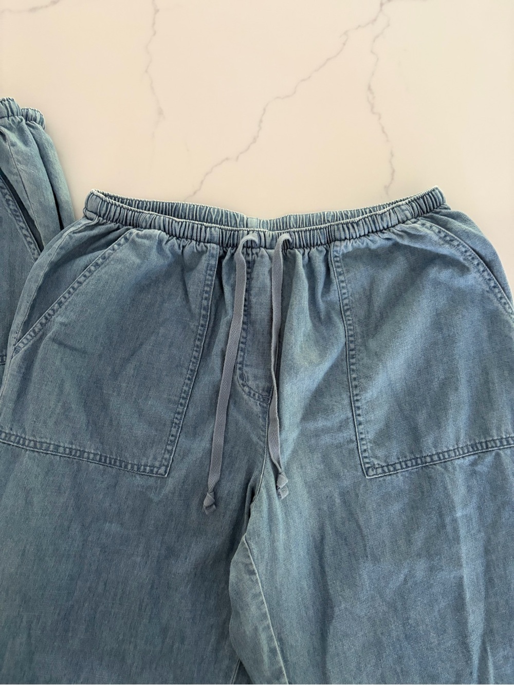 L.L Bean MP Sunwashed Denim Straight-Leg Crop Pants EUC Light Denim.
1 pair - Picture 8 of 12